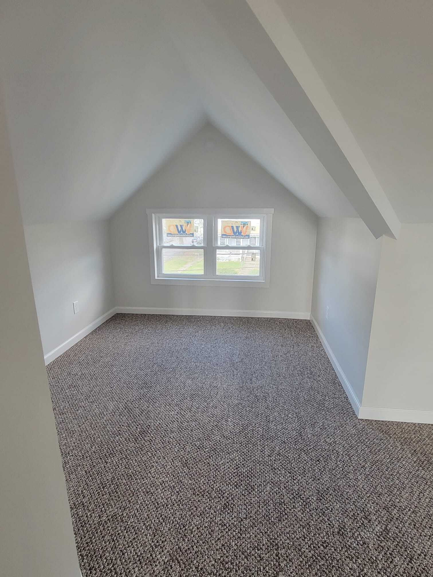 loft with tons of space - 720 N Main Ave