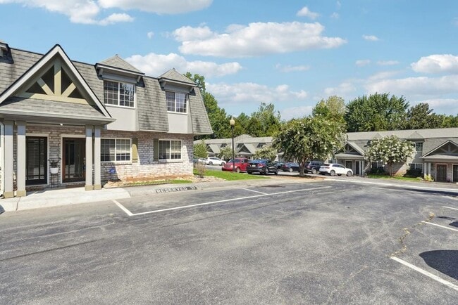 Building Photo - 104 Rondak Cir SE