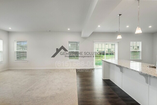 Building Photo - 3301 Somerset Ln