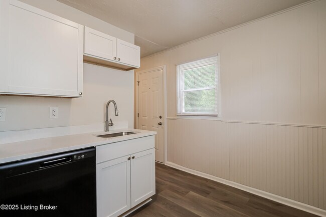 Building Photo - 908 Loretto Ave