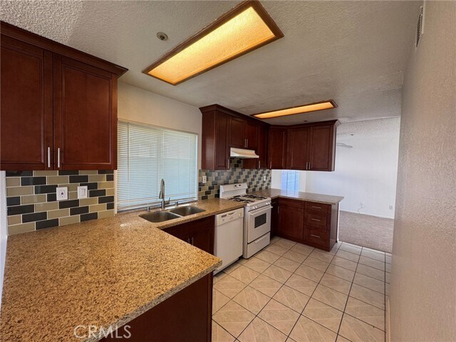 Building Photo - 14358 Praderas Dr