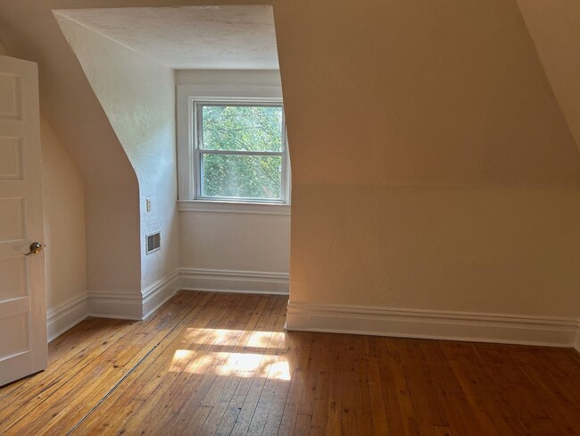 Building Photo - Incredible Shadyside Home!