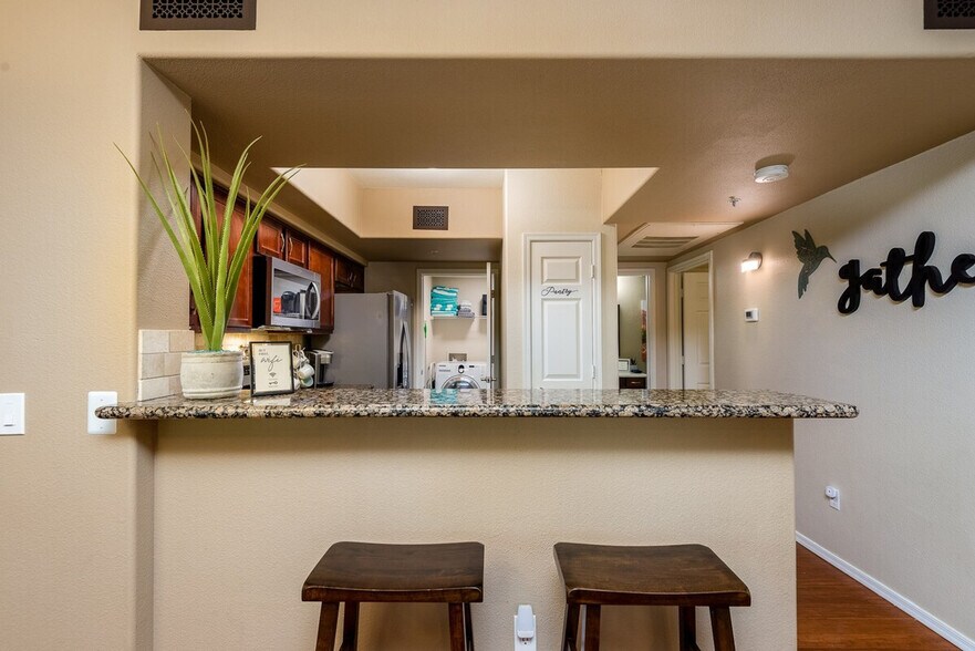 Building Photo - 14777 N Apartment