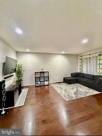 Building Photo - 23689 Sailfish Square