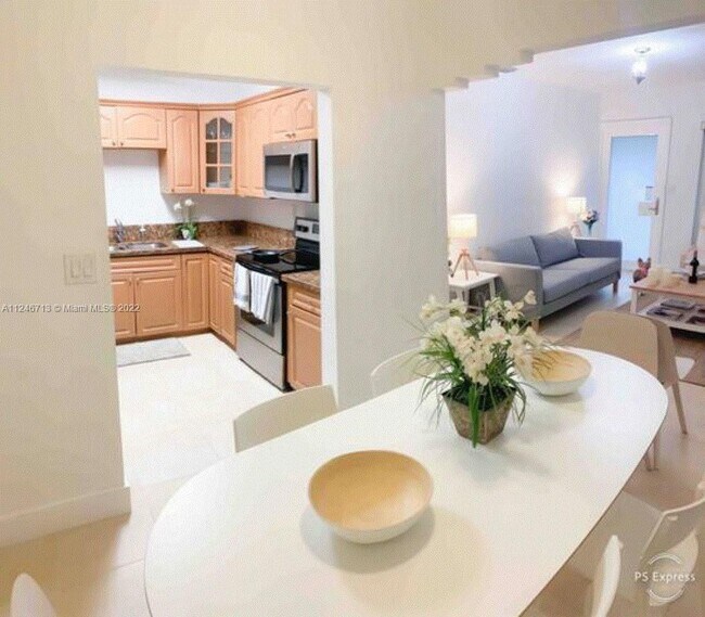 Building Photo - 2724 SW 34th Ct