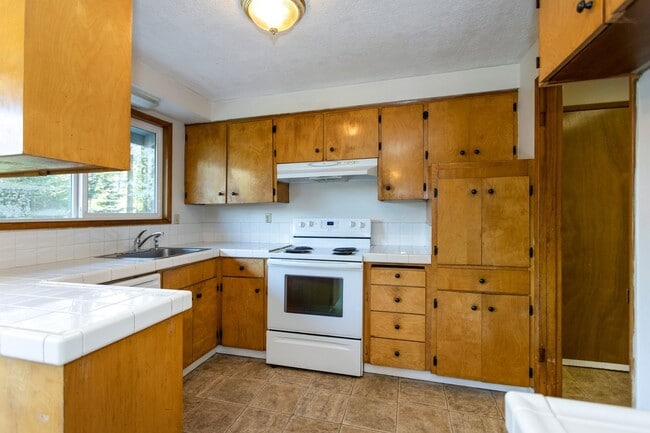 Building Photo - Available Beautiful Single-Level Home with...