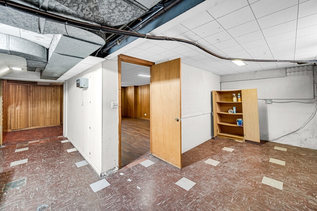 Building Photo - 7248 N Ridge Blvd