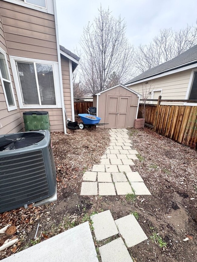 Building Photo - Charming Spacious 3 Bedroom Home