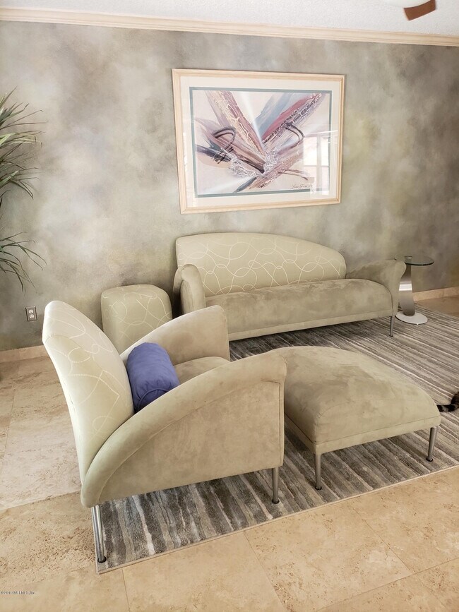 Building Photo - 88 Oakwood Rd