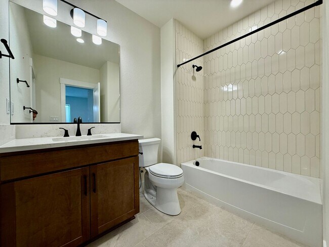 Building Photo - GET 2 WEEKS FREE. Luxury Living in Kissing...