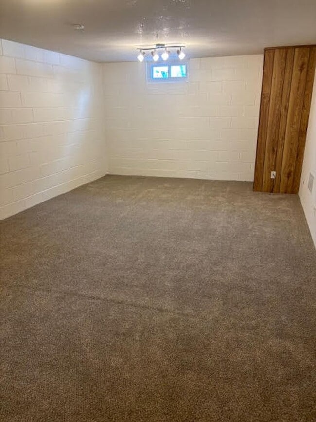 Building Photo - 3 Bedroom 1 Bath Home in St. Joseph!