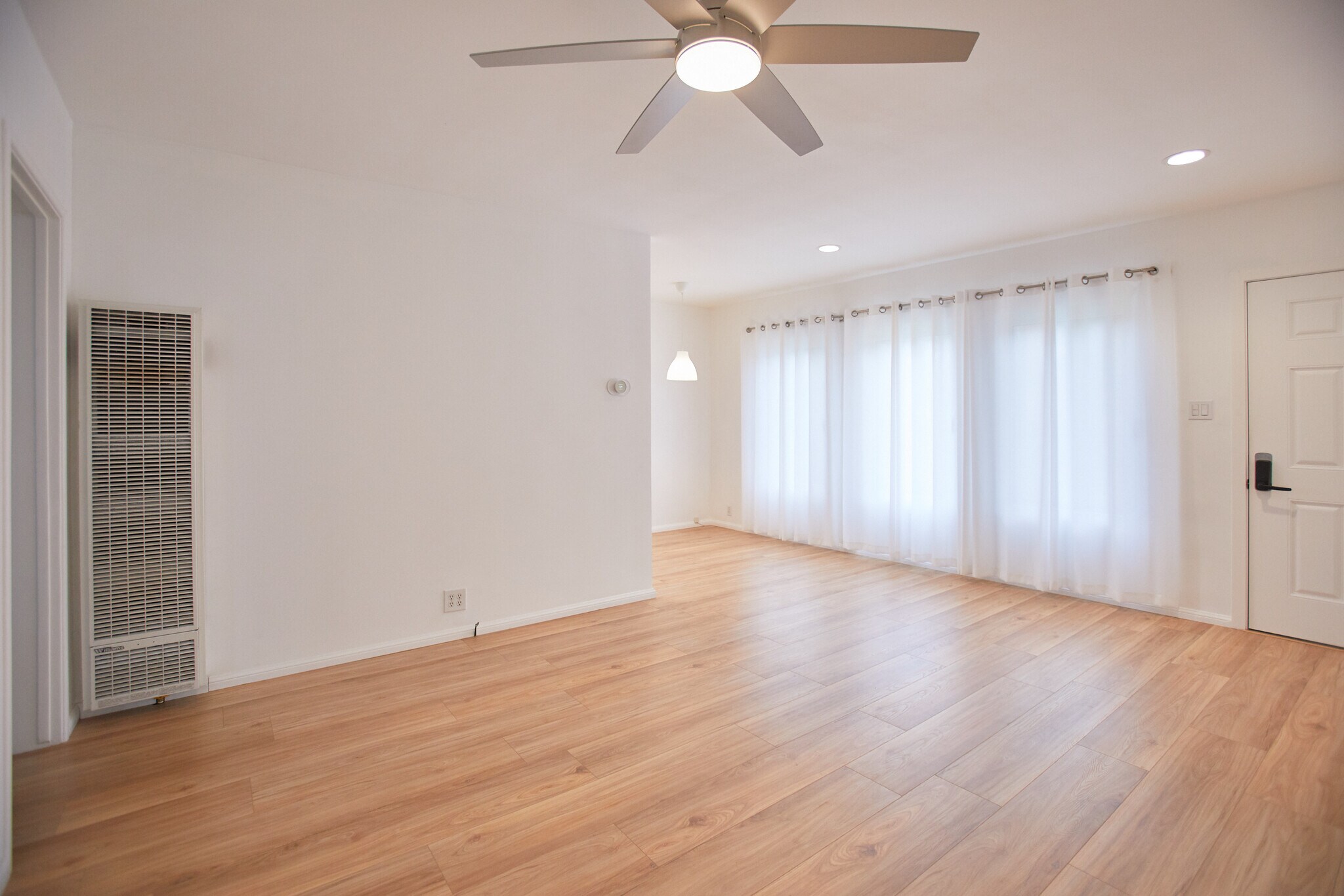 Living room - 13320 Zanja St