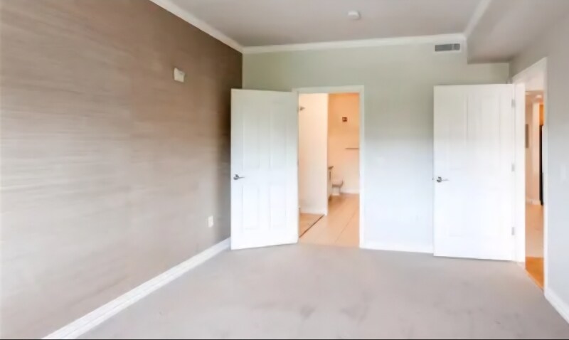 Building Photo - 2700 E Cherry Creek S Dr