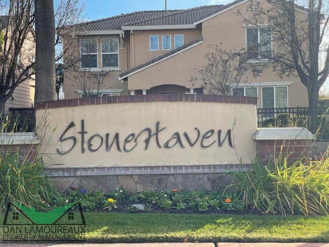 Building Photo - Home FOR RENT - Stonehaven Gated Community