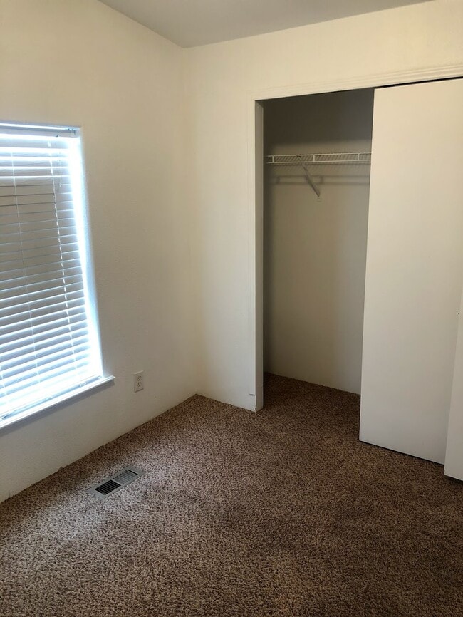 Building Photo - 421 N 200 W