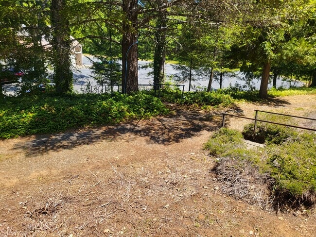 Building Photo - 2 bedroom 2 bath House for Rent in Cave Junction