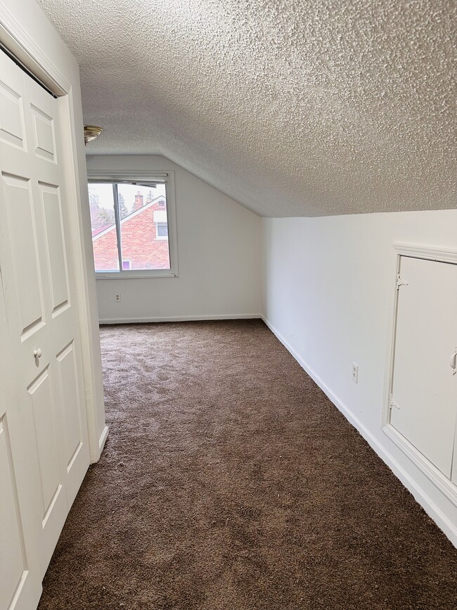 Building Photo - 18071 Albion Ave