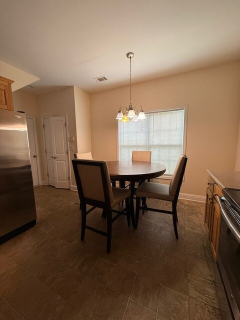 Building Photo - 557 Town Square Way