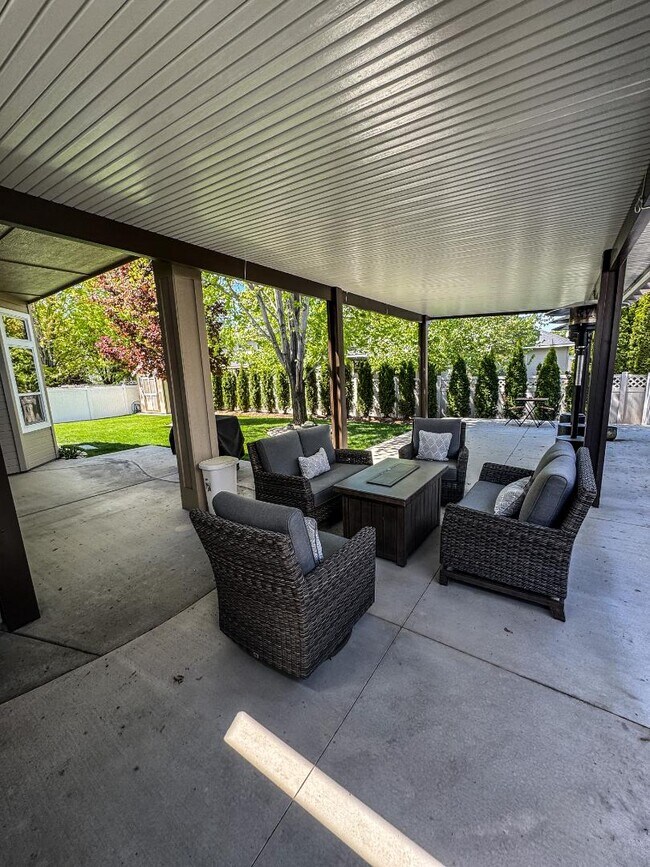 Building Photo - 5483 N Black Sand Ave