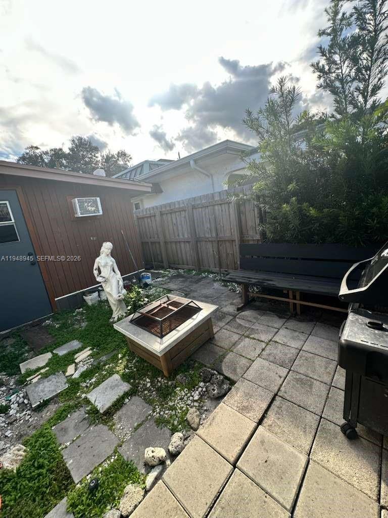 Building Photo - 2827 McKinley St