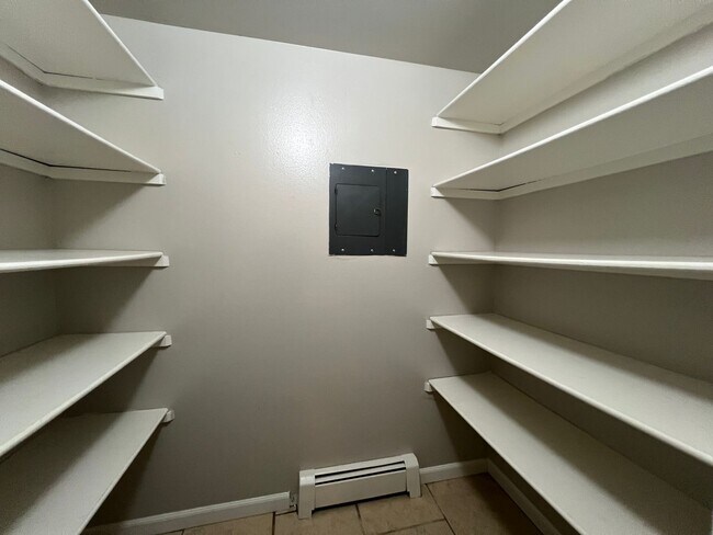 Building Photo - Robertson1001 (KC-JF-NB)