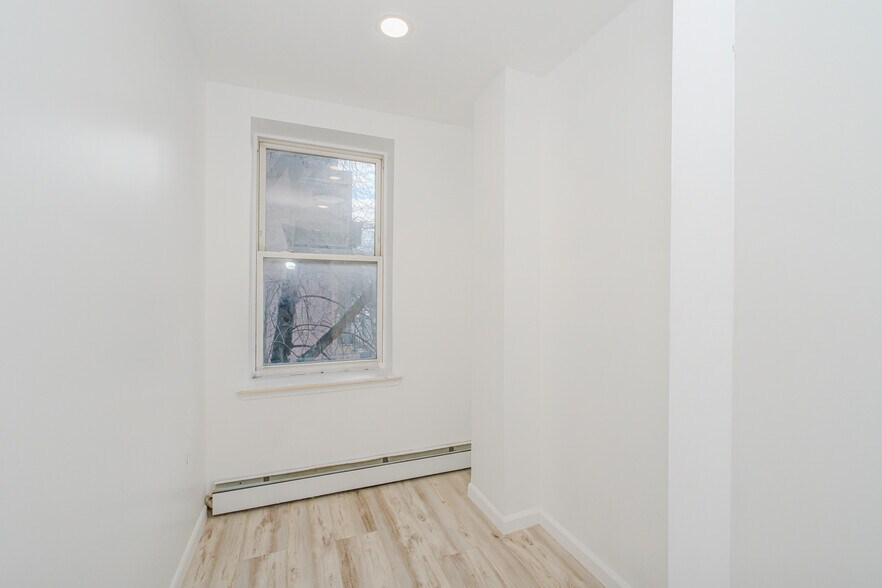 Building Photo - 384 Lafayette Ave