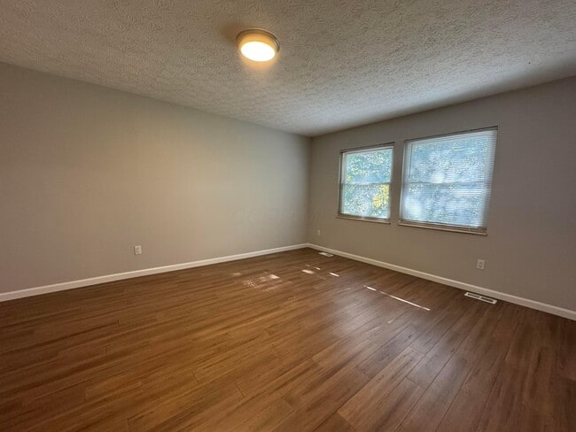 Building Photo - 361 St Thomas Dr