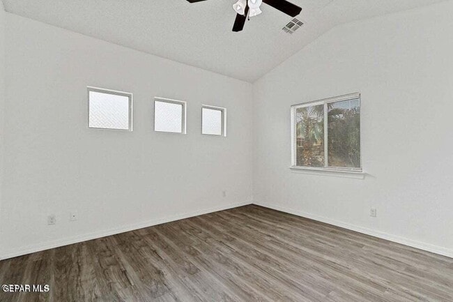 Building Photo - 3745 Loma Brisa Dr