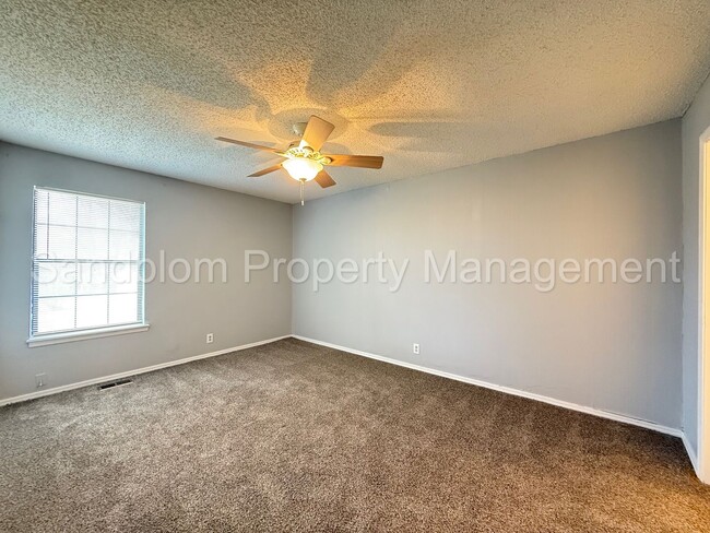 Building Photo - For Lease | Midtown Duplex | $1050 Rent