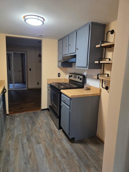 Kitchen - 2842 Lake Forest Dr