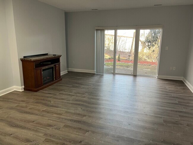 Building Photo - 37 Highwood Dr