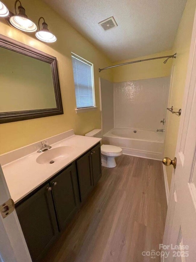 Building Photo - 4215 Suttle Pl