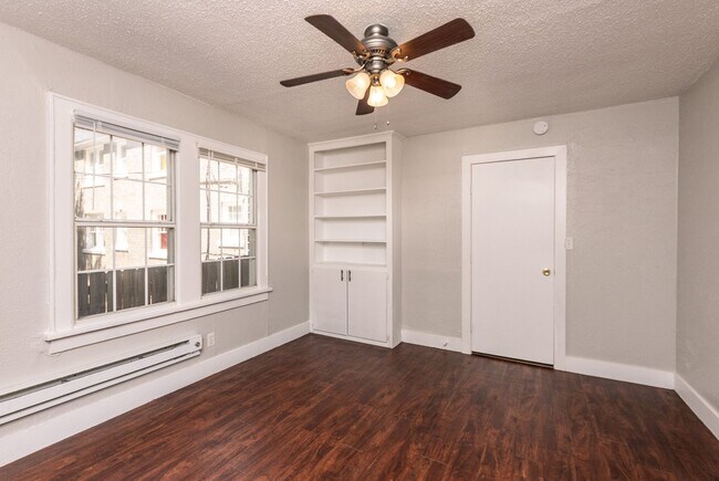 Building Photo - 2 Bedroom 1 bath