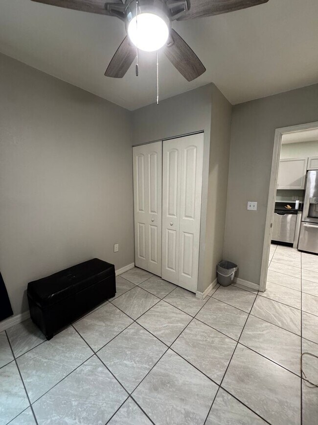 Building Photo - 2 bedroom 1 bath close to downtown Melbourne, FIT and the beaches.