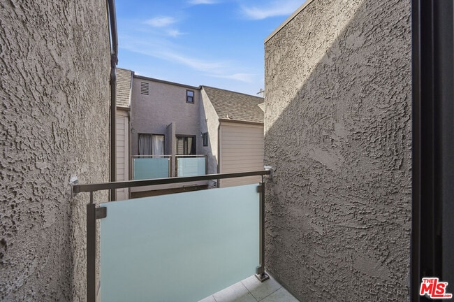 Building Photo - 1342 Stanford St