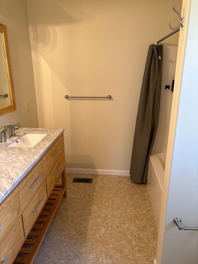 Building Photo - Furnished Downtown Black Mountain- Top Floor Unit with Roof Top Deck!