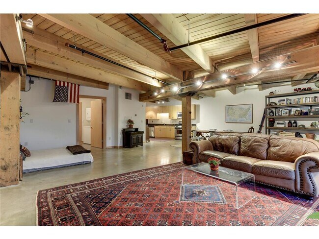 Building Photo - 404 N Washington Ave