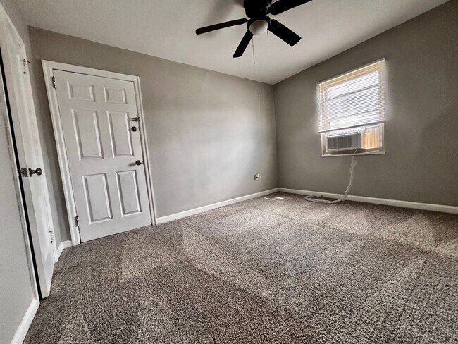 Building Photo - Beautiful 1 bed apartment, just off I-675 ...