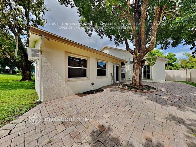 Building Photo - 13036 Meadowbreeze Dr