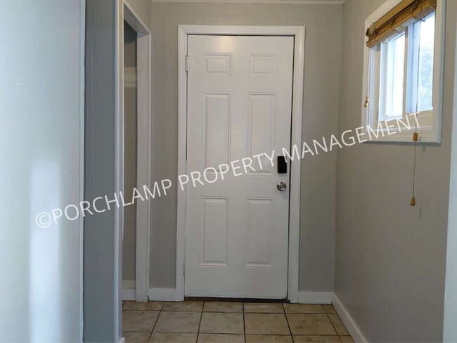 Building Photo - 541 W Grand Ave