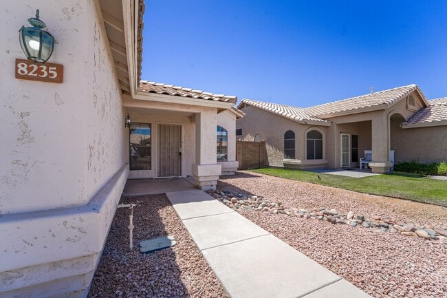 Building Photo - Chic Peoria Rental – Updated Appliances & ...
