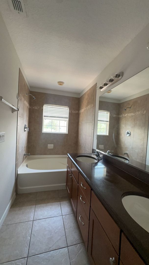 Building Photo - Beautiful 2 bed/2.5 bath townhome at Morningside at Lake Nona