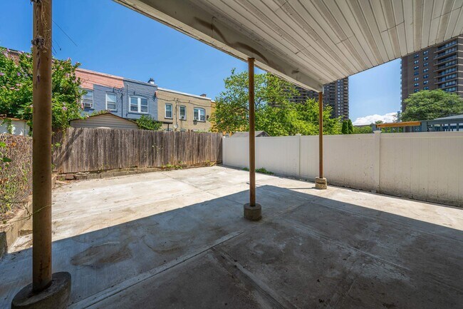 Building Photo - 214 50th St