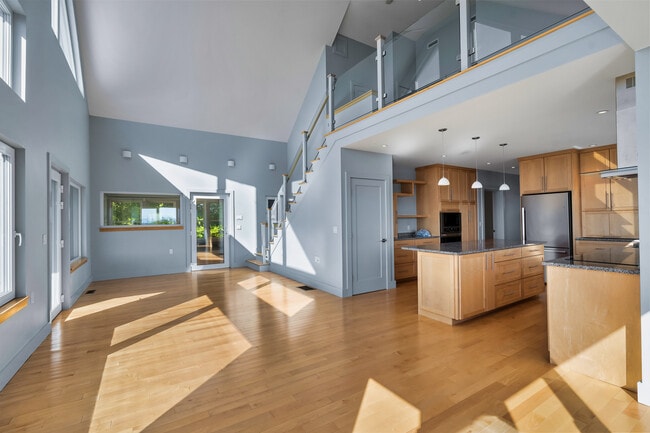 Building Photo - 1 Shoreline Dr