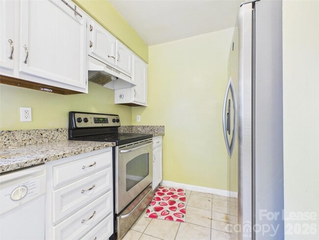 Building Photo - 8811 Hunter Ridge Dr