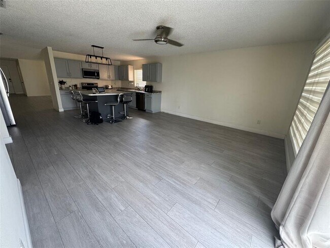 Building Photo - 913 Battery Pointe Dr