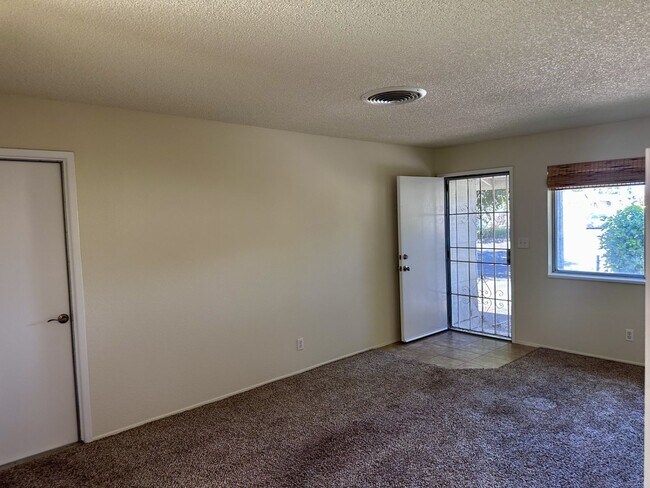 Building Photo - Spacious Duplex in Anderson w/ Yard!