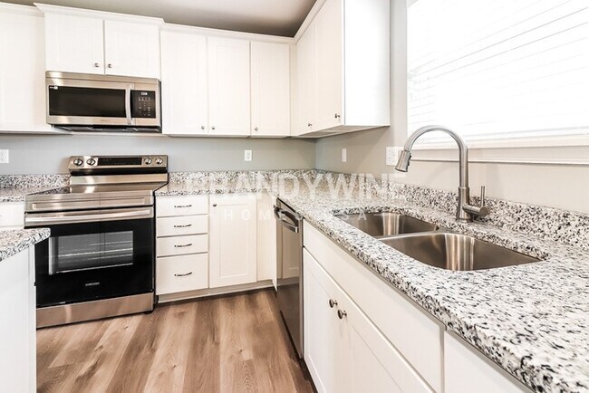 Building Photo - Create Beautiful Memories in New Sunrise F...
