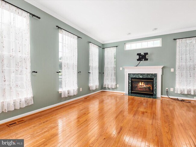 Building Photo - 10625 Wulford Ct