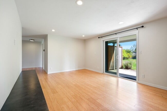 Building Photo - Room to roam! 3 bed, living, dining, den, ...